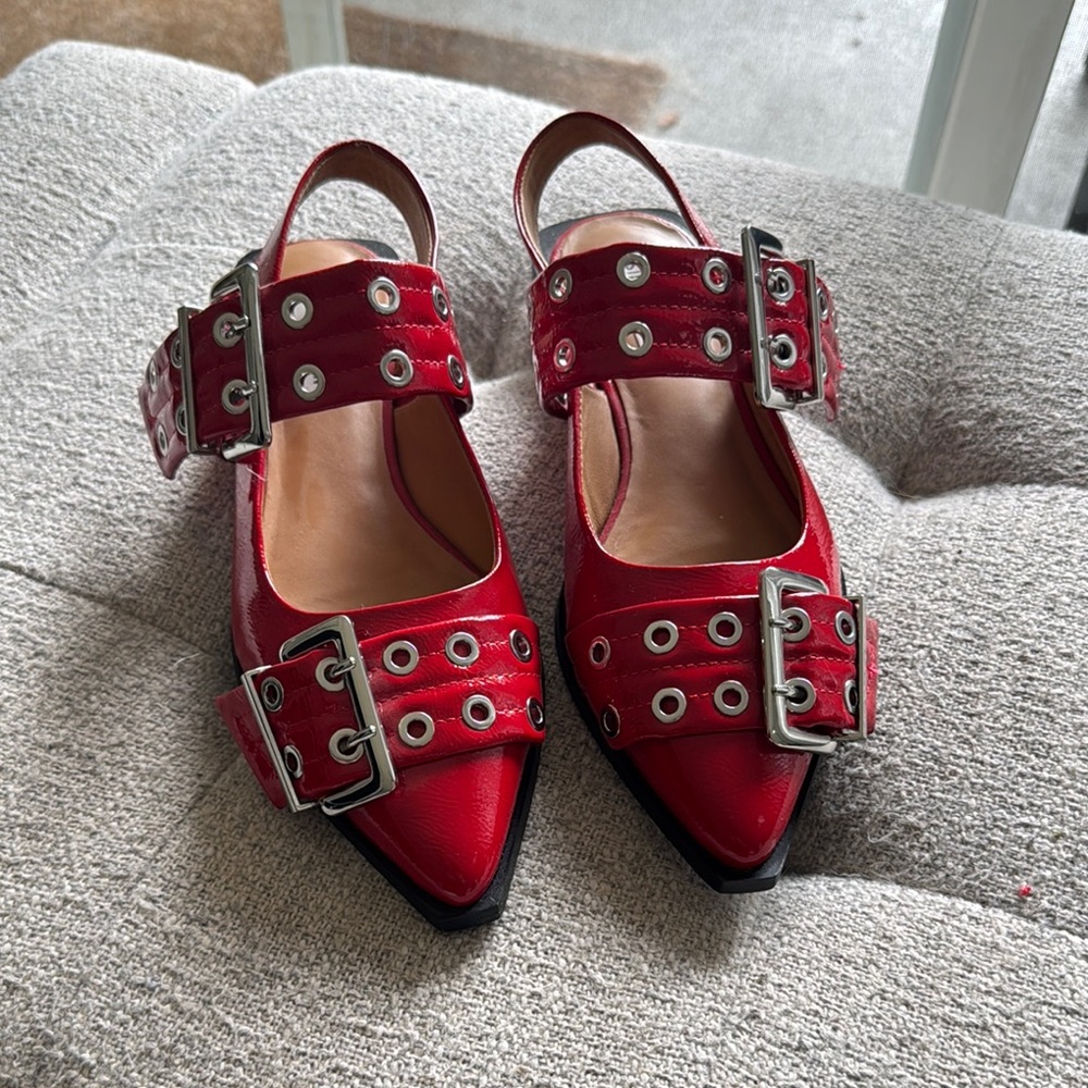 Stylish Red Buckle Women's Shoes
